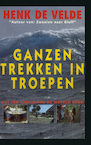 Ganzen trekken in troepen (e-Book) - Henk de Velde (ISBN 9789038927787)